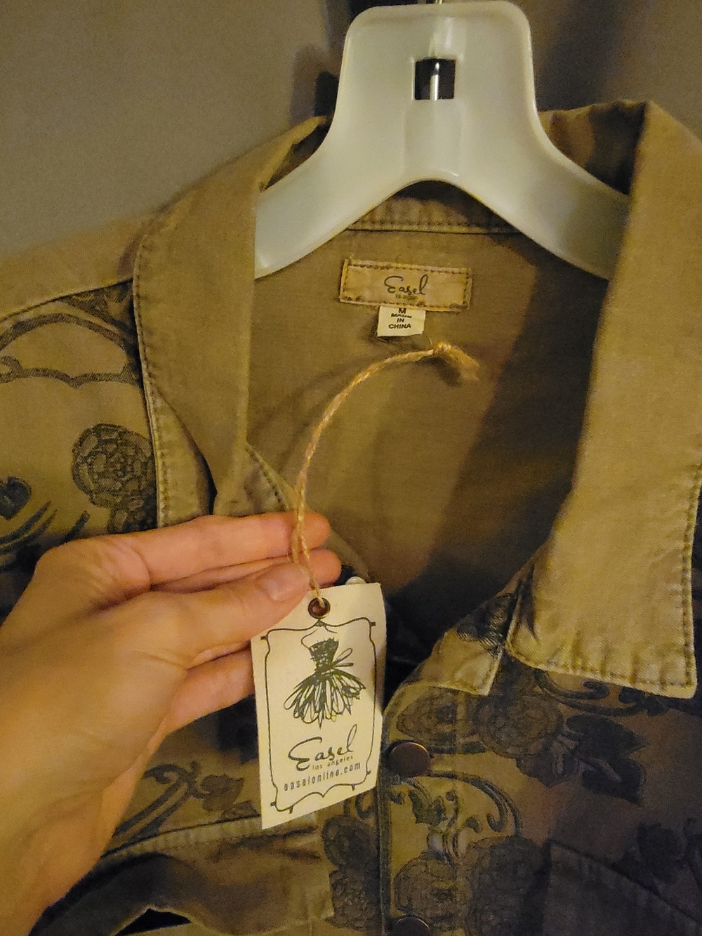 Easel Utility Drawstring Jacket in Tan with Subtle Print - Picture 6 of 11